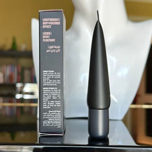 HUDA BEAUTY Easy Blur Silicone-Free Smoothing & Pore-Minimizing Primer *Swatched - Picture 11 of 12